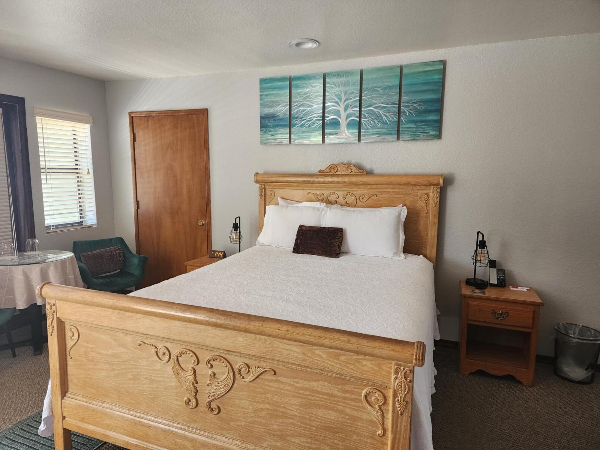 Wharf Master'S Inn Пойнт Арена Экстерьер фото